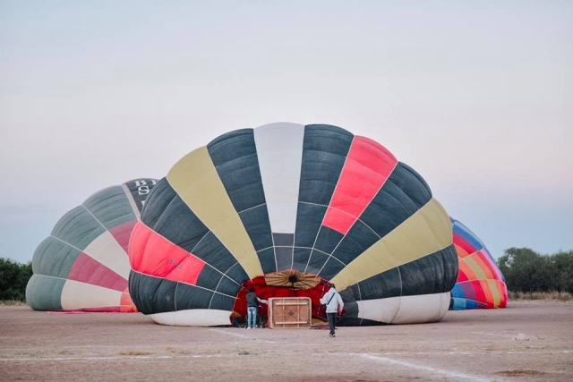  Ready to fly in a hot air balloon 