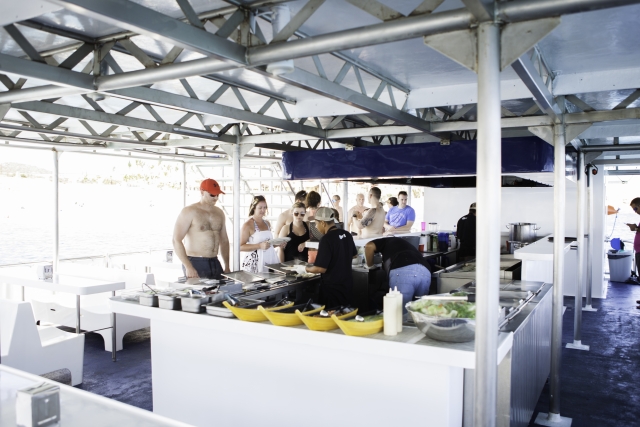  Include buffet messicano a bordo 