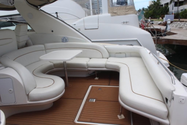  Stanza esterna dello yacht 