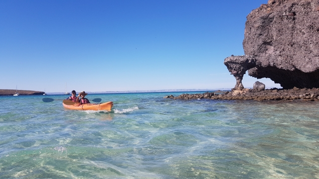 Las aguas cristalinas de la bahía
