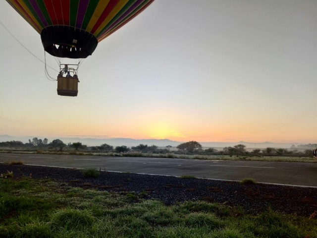 Watching the sunrise 