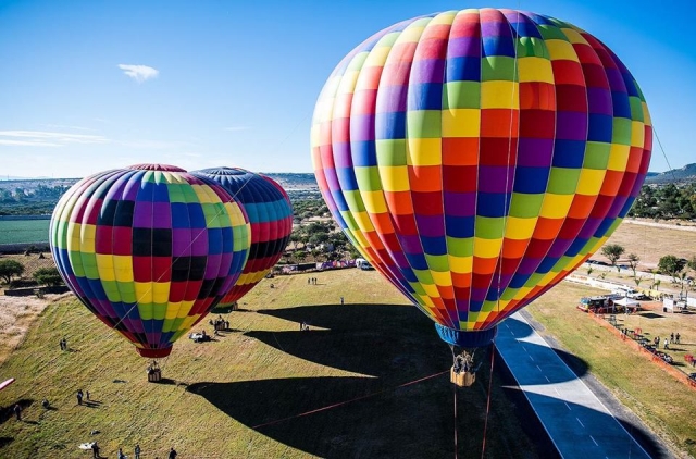  The balloons well into the day 