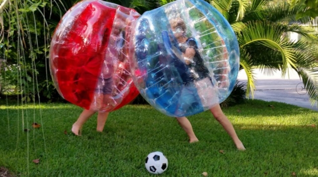  Spielen Sie Zorbing-Fußball 