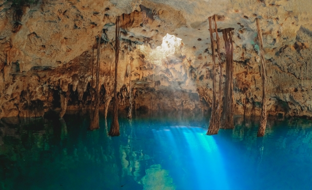  Cenote all'interno di una volta 