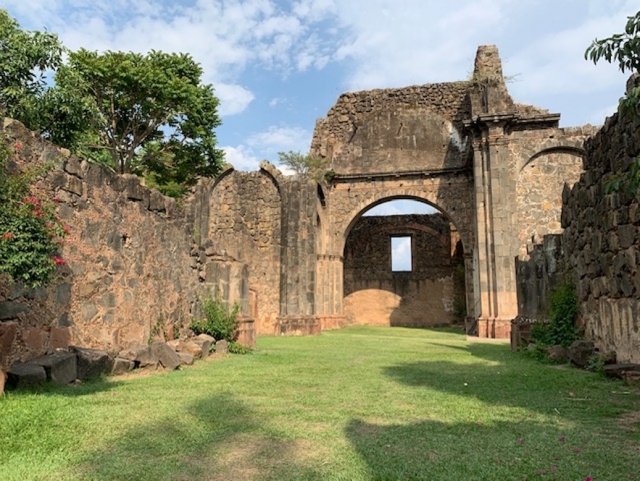  Besuchen Sie den unvollendeten Tempel des kostbaren Blutes 