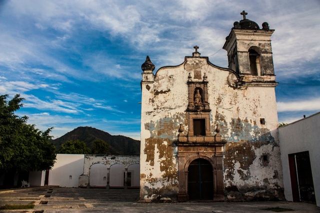 Ve a conocer la iglesia de Jala