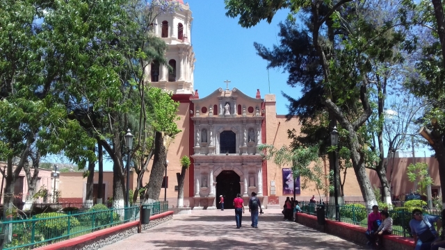  Visite a Igreja da Assunção 