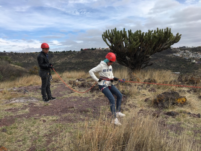  Abseilen in einer Schlucht in der Nähe von Querétaro 