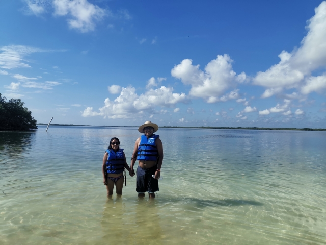  Enjoying the sea in Cancun