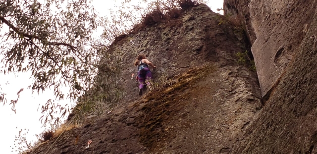 Disfrutando de las rocas para escalar