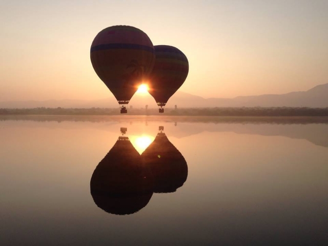  Sunrise over a balloon