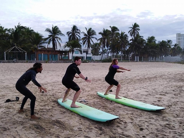  Surfing in Sinaloa beach 