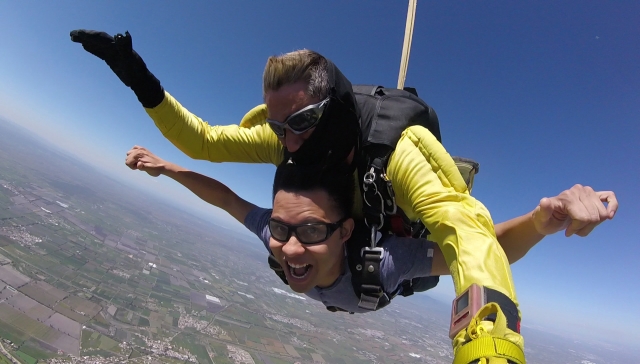 Adrenalina saltando en paracaídas
