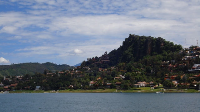  Views of the Valle de Bravo lake