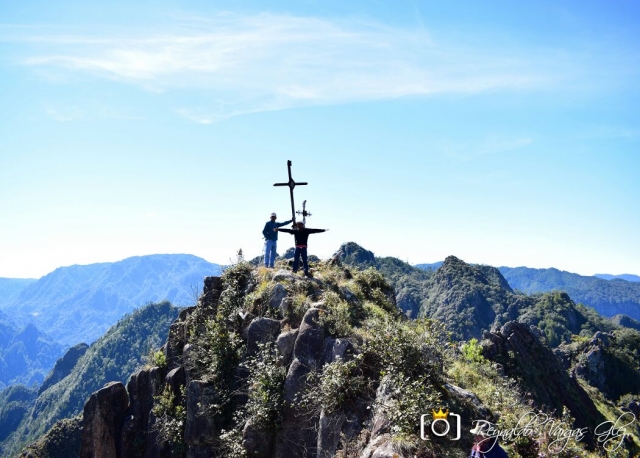 En la falda del cerro