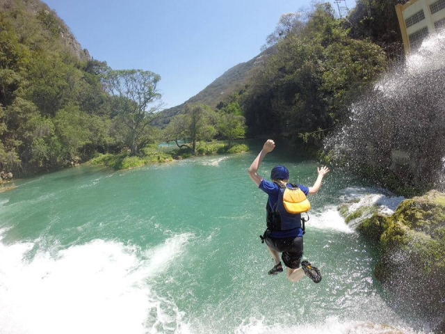  Springen Sie in den Micos-Wasserfall 