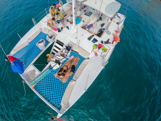 Catamarán y snorkel