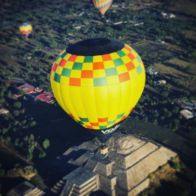  Mongolfiera sulla piramide di Teotihuacán 