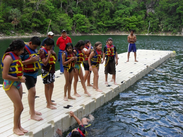 Nada no Cenote 