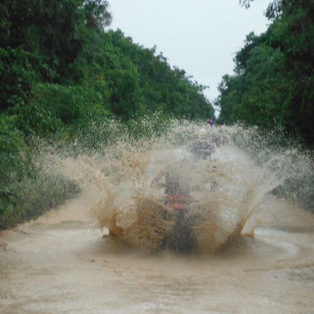  游览 ATV