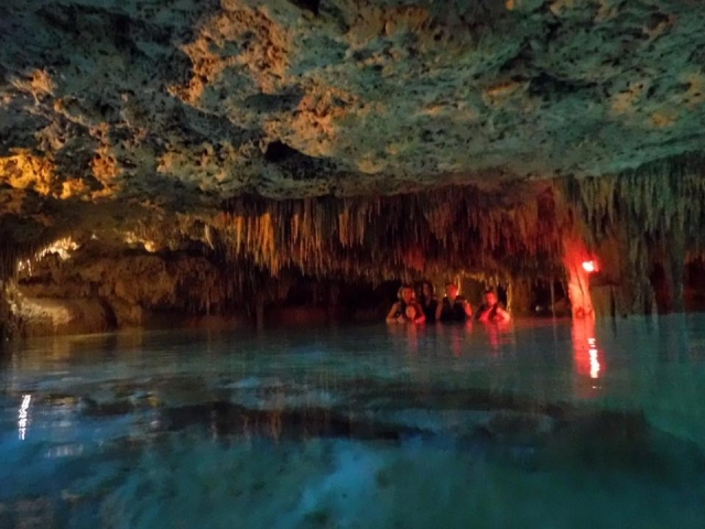  Entdecken Sie die unterirdische Cenote 