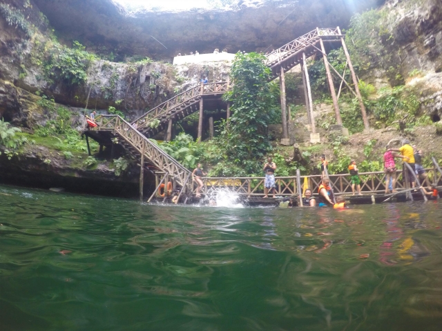  Dip in cenote