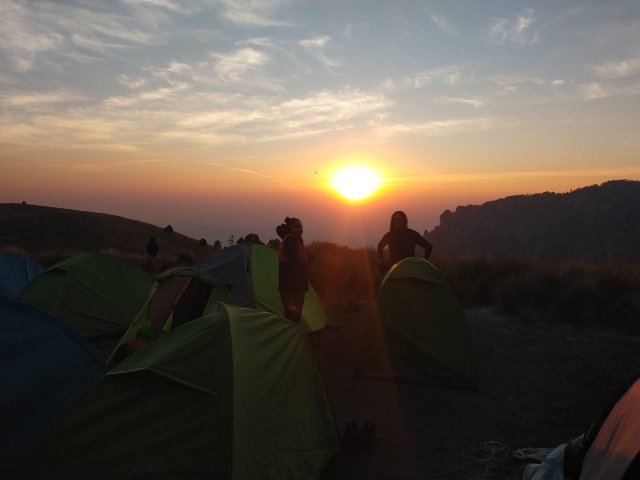  Sonnenaufgang im Bereich des Campingplatzes