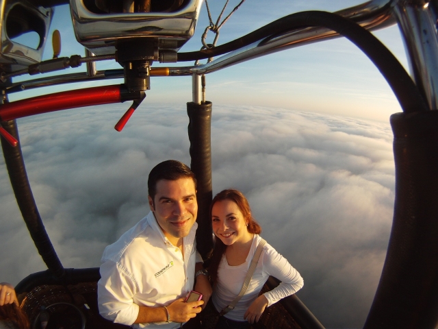 Feliz disfrutando del vuelo