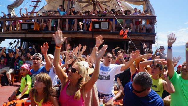  Faire la fête à bord de notre bateau pirate 