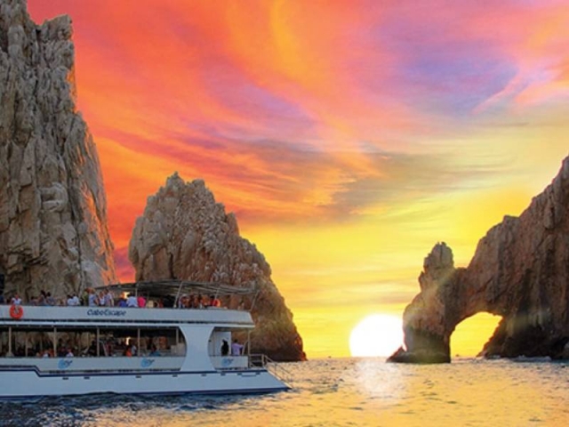Catamaran al atardecer