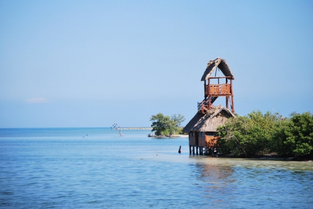 Preciosa isla y casita de madera
