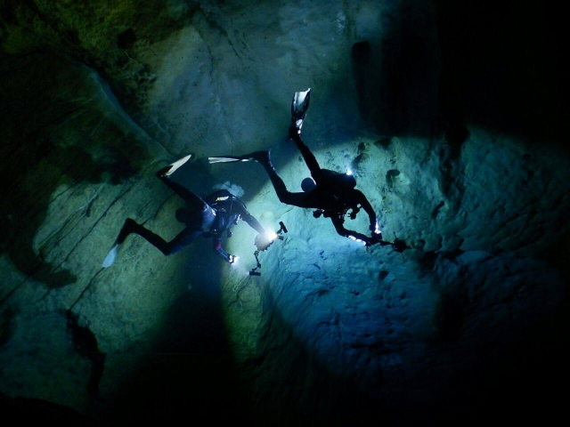  Explorer sous la mer 