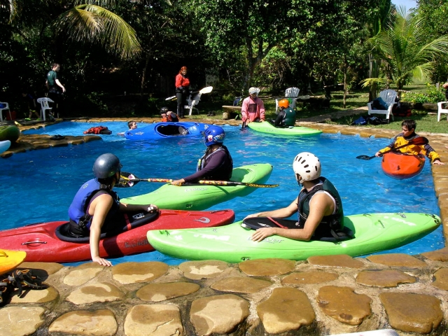  Piscine pour apprendre le kayak 