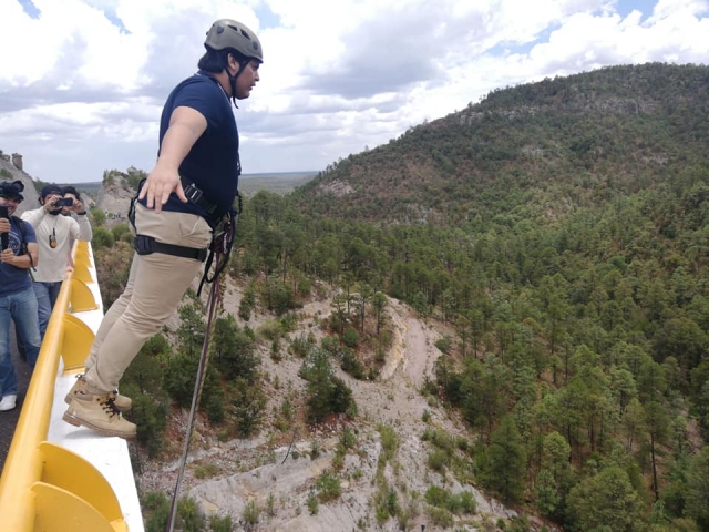  Enjoy bungee jumping in Durango 