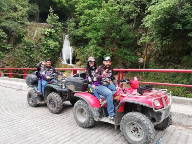  Motorräder und Familie 