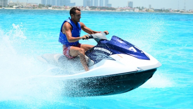 Emocionante tour en moto acuática en Cancún