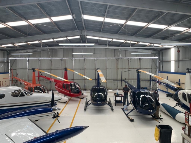 Helicópteros en mantenimiento