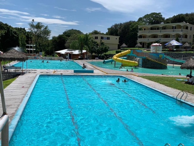  Olympisches Schwimmbad 