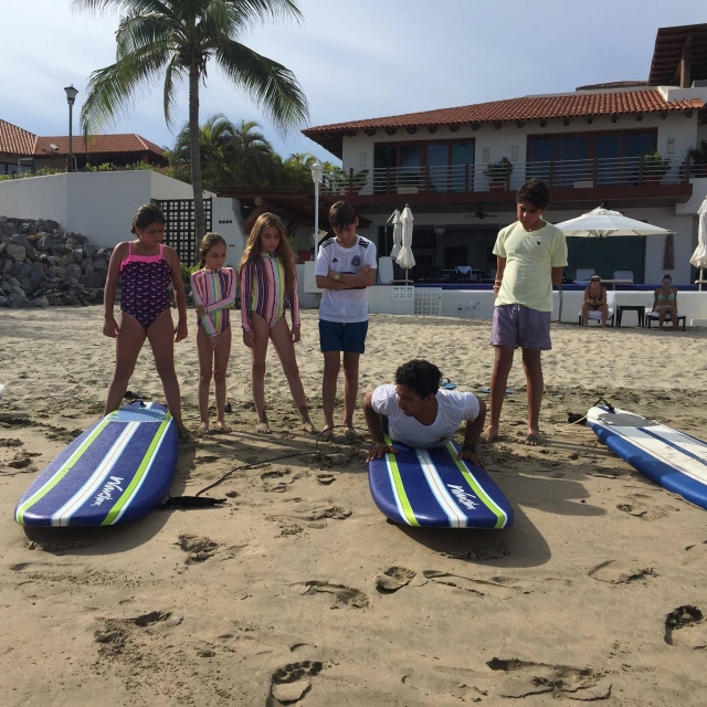  Surfen für Kinder in Ixtapa 