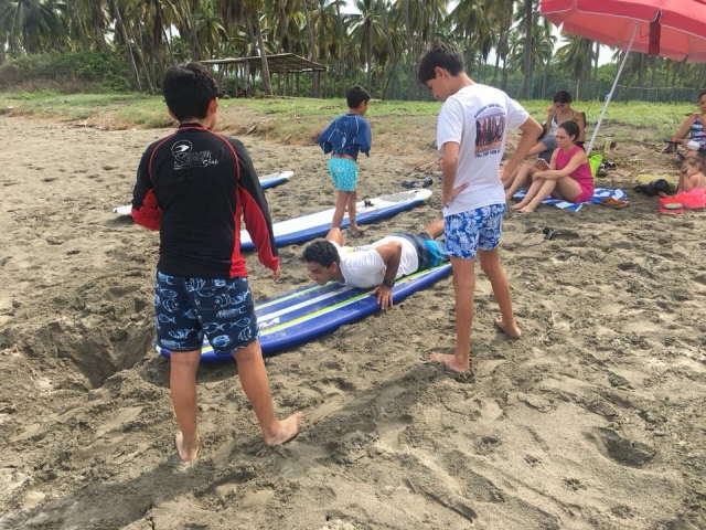  Surftraining für Kinder 