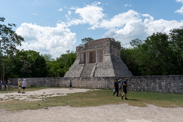  Buildings in the pre -Hispanic enclosure 