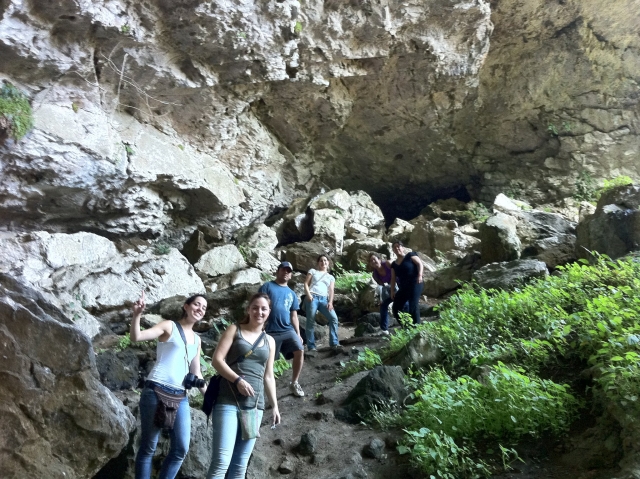 Entrando a la cueva