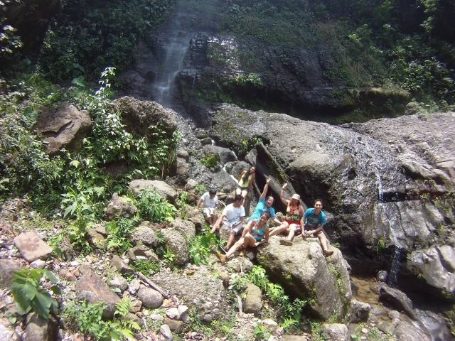 Ven con tus amigos y aventúrate a la cascada 