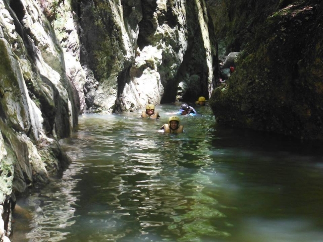  Nuota e continua il tuo percorso di canyoning 