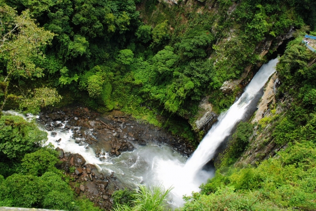 Caída de agua en cascada
