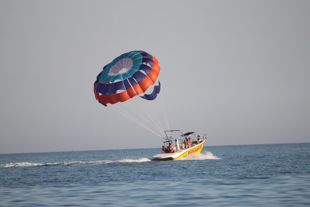  You will be propelled by one of our boats and by the wind generated 