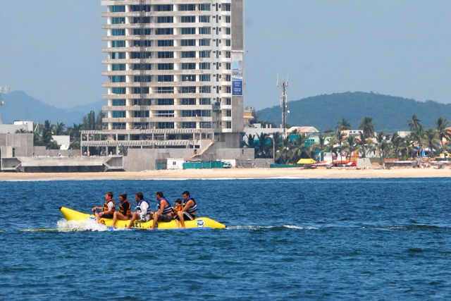 Recorre la costa de Mazatlán en en banana boat