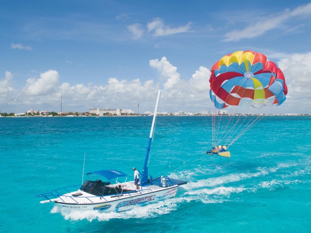 Parasailing adventure alone or accompanied 