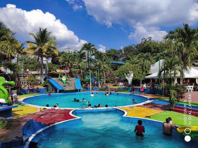 Desfrute de um dia em um parque aquático 