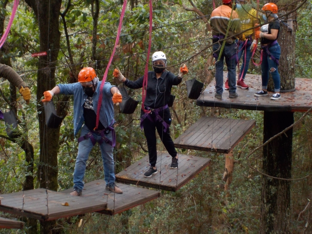  Traversée du pont en marchant 